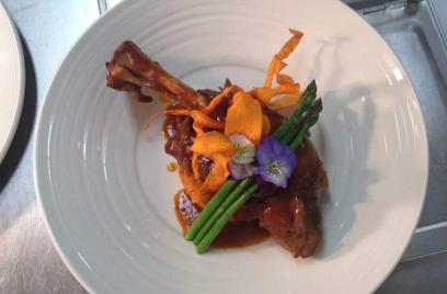 D’Oaks Cafe & Lounge restaurant